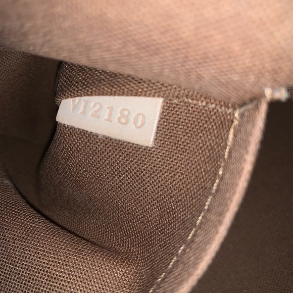 Louis Vuitton Brown Tote Bag with Iconic Monogram Pattern - Picture 5 of 15